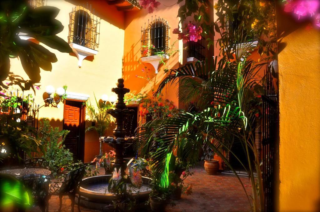 פוארטו אסקונדידו Suites La Hacienda מראה חיצוני תמונה